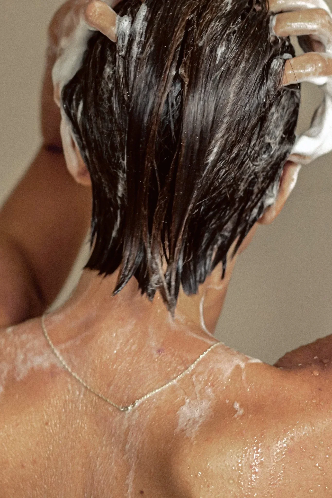 Suna Exfoliating Shampoo - Image 3